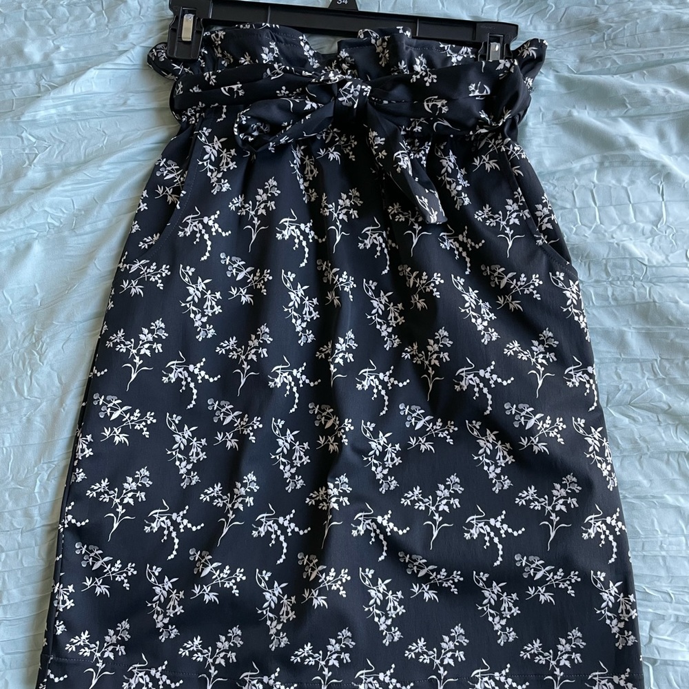 Black and Cream paper bag tie waist skirt.